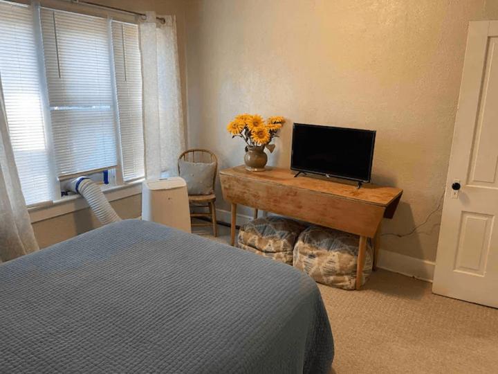 Cozy 3 & 4 Bed Home 2 Blocks To Hospitals & Lambeau Green Bay Bagian luar foto