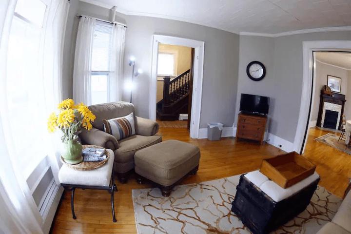 Cozy 3 & 4 Bed Home 2 Blocks To Hospitals & Lambeau Green Bay Bagian luar foto