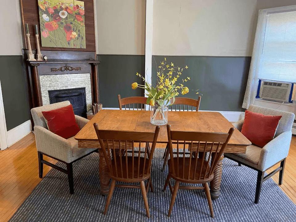 Cozy 3 & 4 Bed Home 2 Blocks To Hospitals & Lambeau Green Bay Bagian luar foto