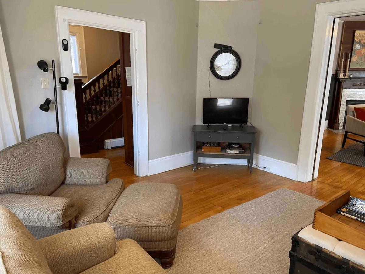 Cozy 3 & 4 Bed Home 2 Blocks To Hospitals & Lambeau Green Bay Bagian luar foto