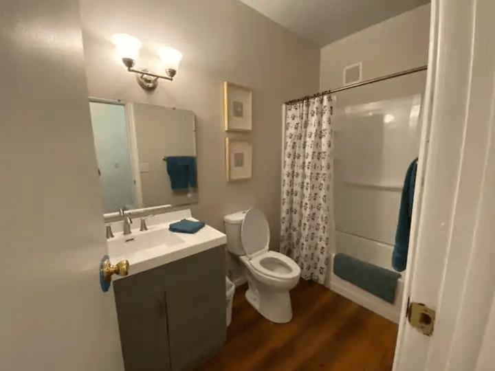 Cozy 3 & 4 Bed Home 2 Blocks To Hospitals & Lambeau Green Bay Bagian luar foto
